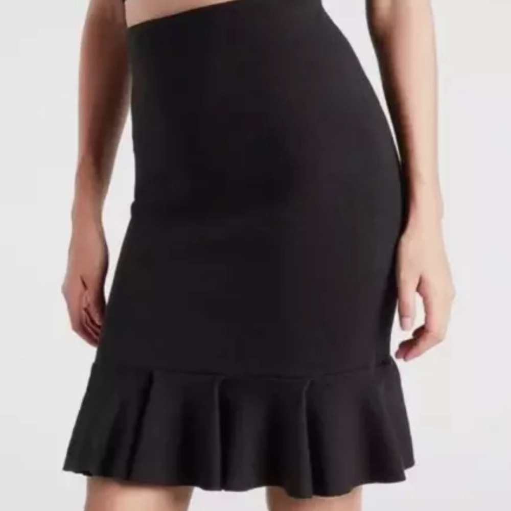 EXPRESS HIGH WAISTED RUFFLE Body ContourBlack Ruffle Hem Skirt size M- NWT